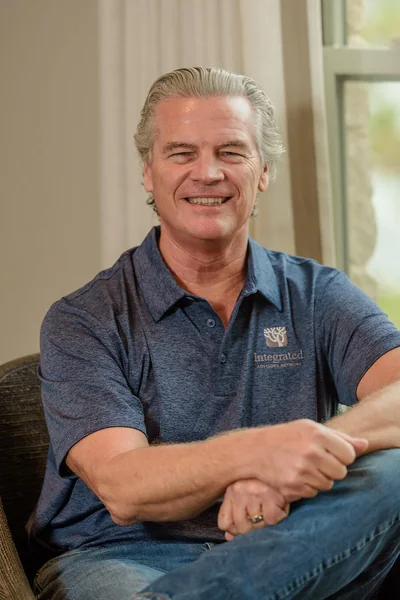 Jeffrey Groves, portrait