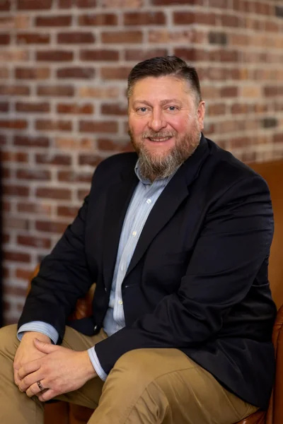 Gregory Holloway, portrait