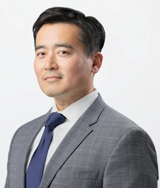 Steven Cho, portrait