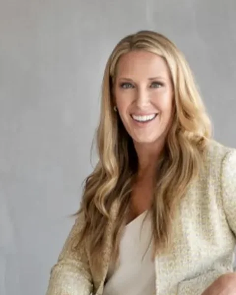 Tracey Brenneise, portrait
