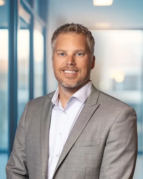 Derrick Girard, portrait