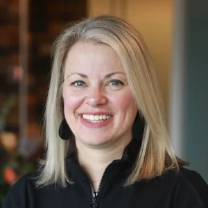 Shannon Pierce, portrait