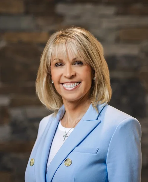 Stephanie Fullerton, portrait