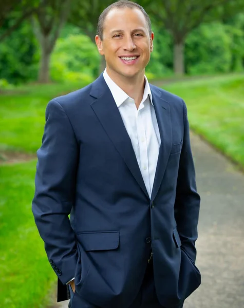 Steven Pisano, portrait