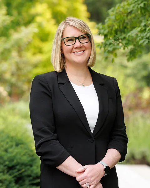 Courtney Hanrahan, portrait