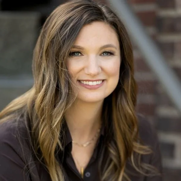 Chelsea Hussey, portrait