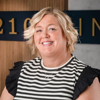Kelly Cooper, portrait