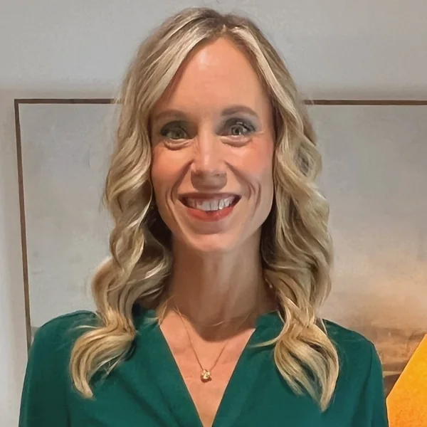 Kristin Lynch, portrait