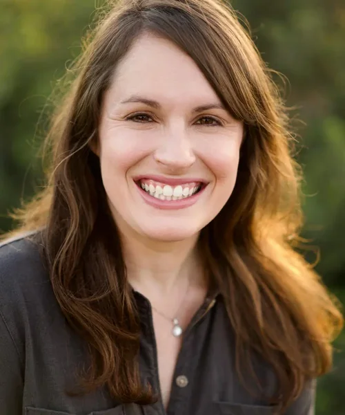 Shannon McCue, portrait
