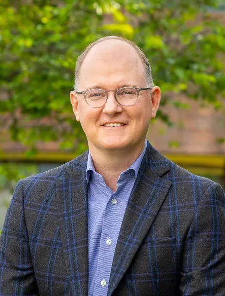 Gregory Davis, portrait