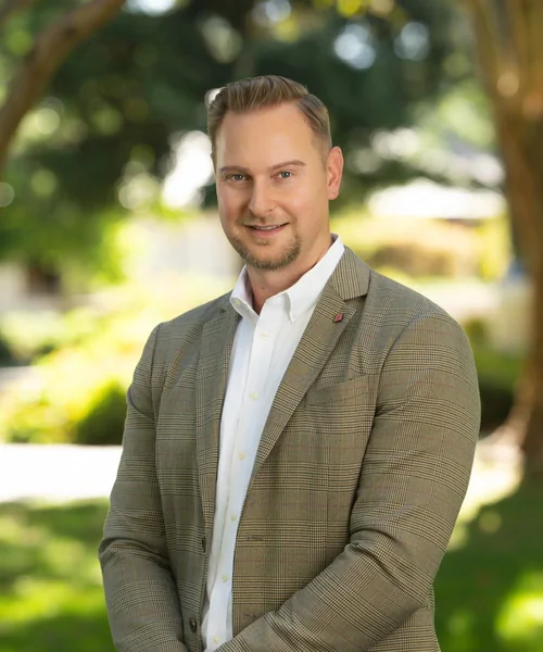Nathan Sadowski, portrait