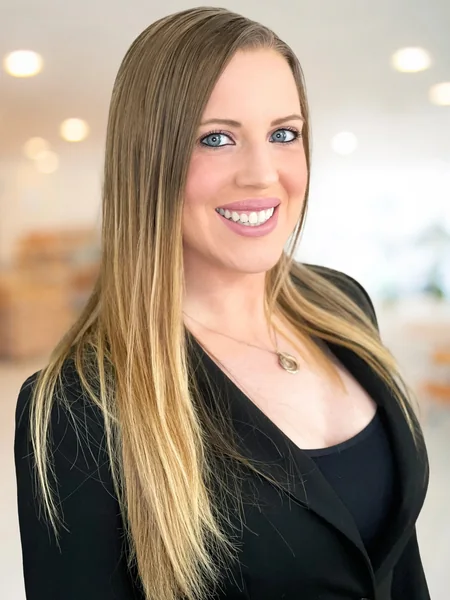 Laura Long, portrait