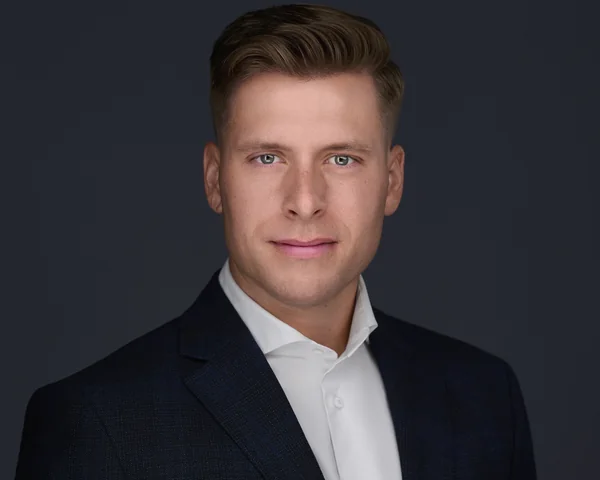 Kevin Hartnett, portrait