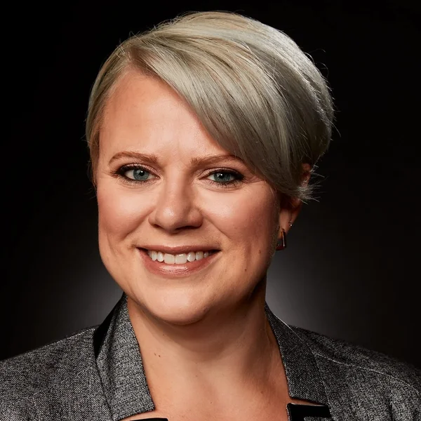 Kelly Brunger, portrait