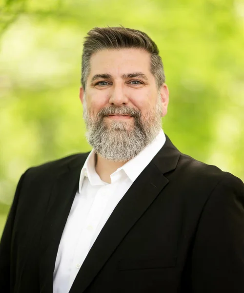 Brian Truxaw, portrait