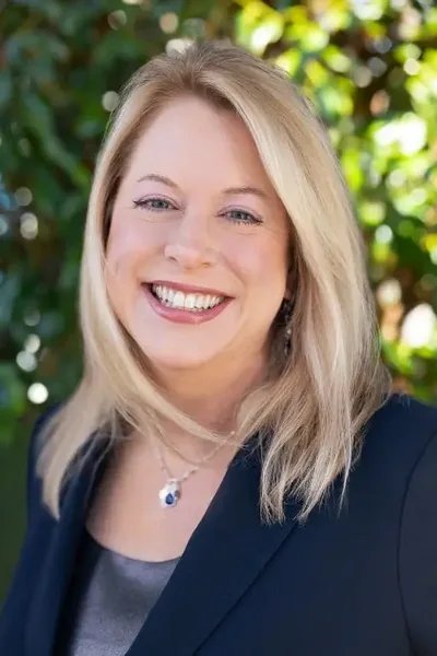 Karen Lynch, portrait